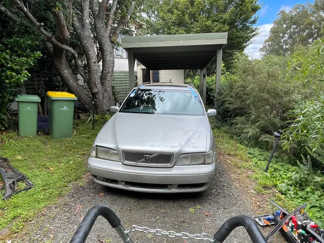 repairing glasses of cars